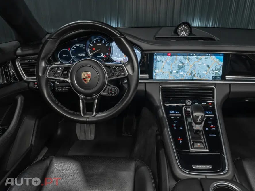Porsche Panamera 4 E-Hybrid Platinum Edition
