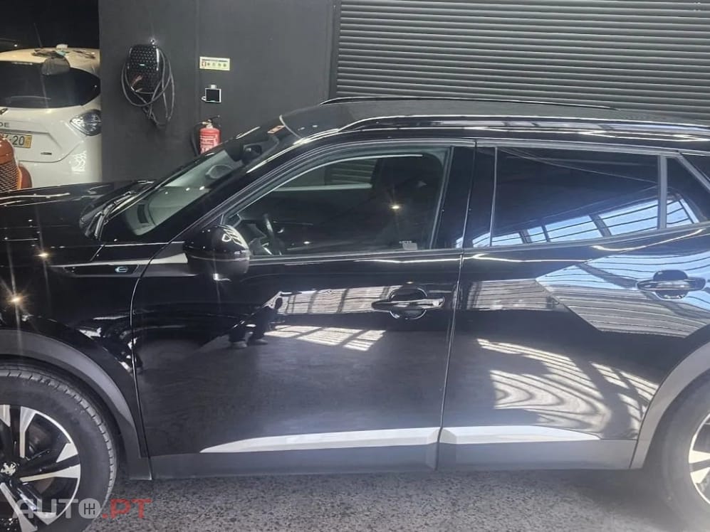 Peugeot E-2008 50 kWh Allure Pack