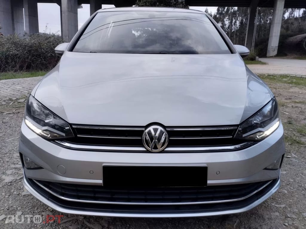 Volkswagen Golf 1.6 TDI Confortline — fotografia 2