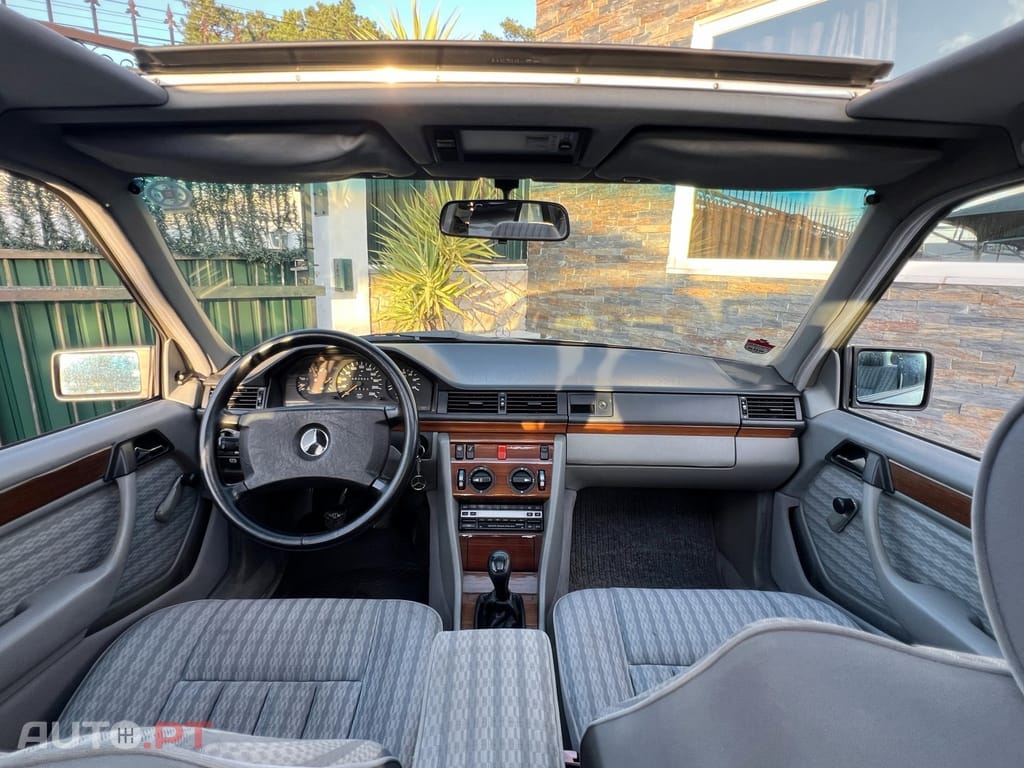 Mercedes-Benz W124 300 D