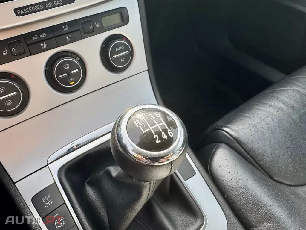 Volkswagen Passat Variant 2.0 TDI Highline — fotografia 17
