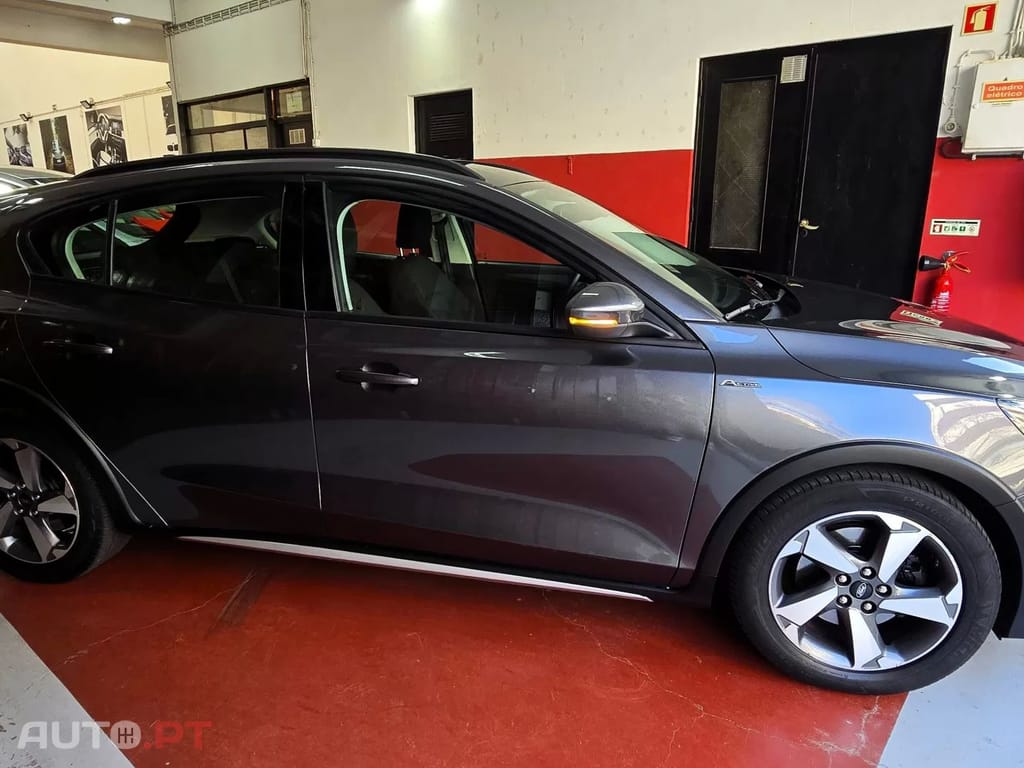 Ford Focus 1.0 EcoBoost Active Aut. — fotografia 4