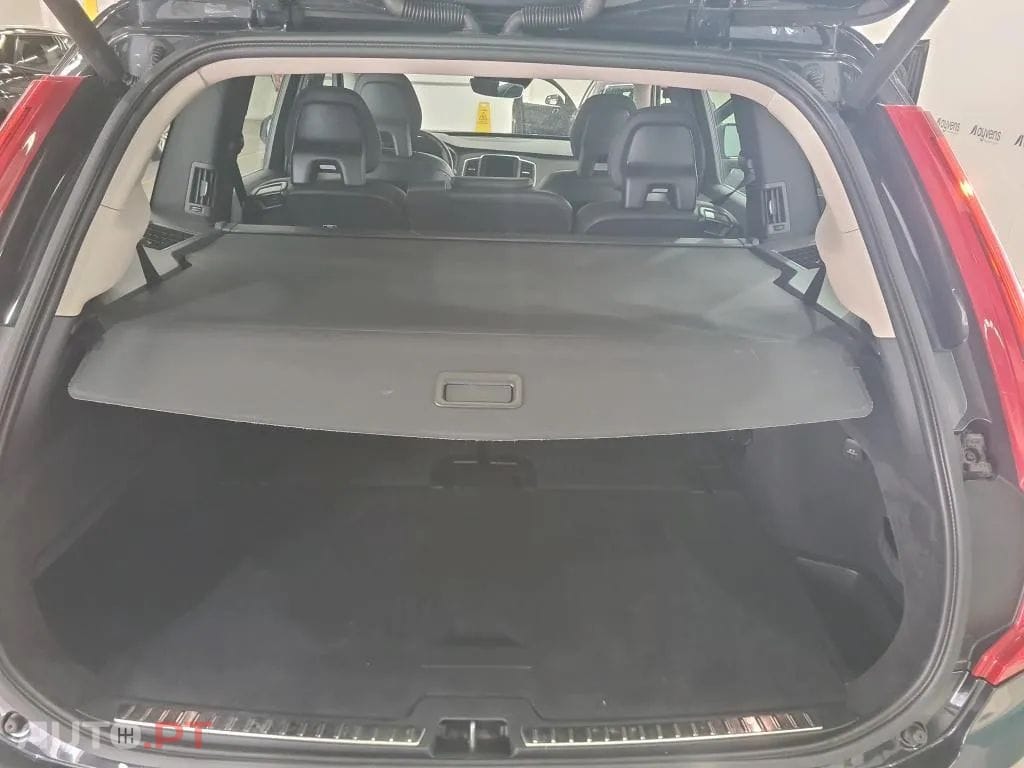 Volvo XC90 2.0 T8 PHEV Momentum Plus AWD