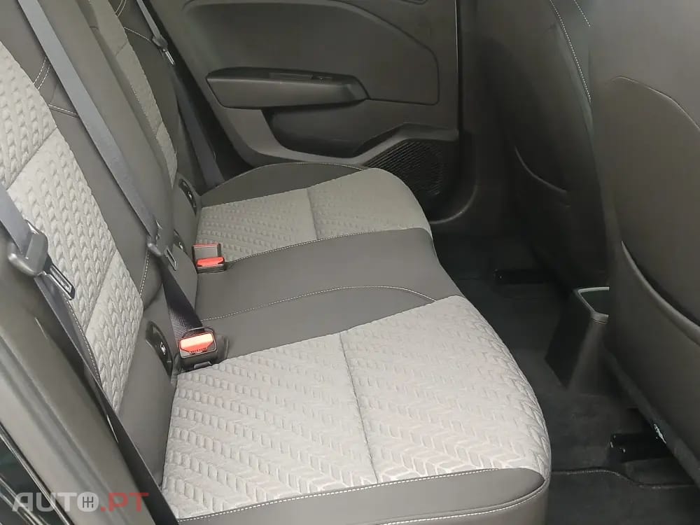 Renault Clio Outro