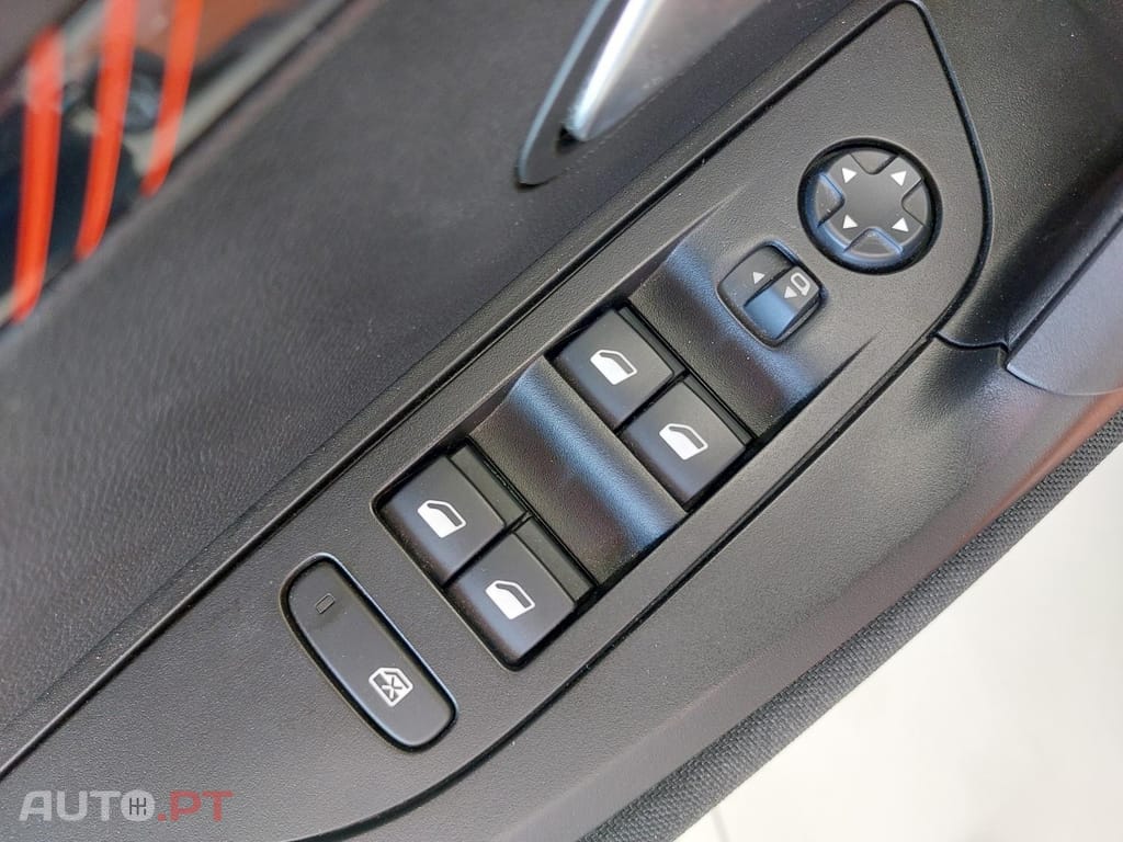 Peugeot E-2008 50 kWh Active Pack
