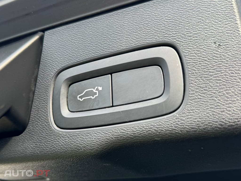 Volvo XC60 2.0 T8 PHEV Momentum Plus AWD