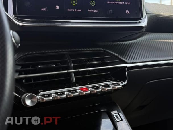 Peugeot 2008 PureTech 130 EAT8 GT