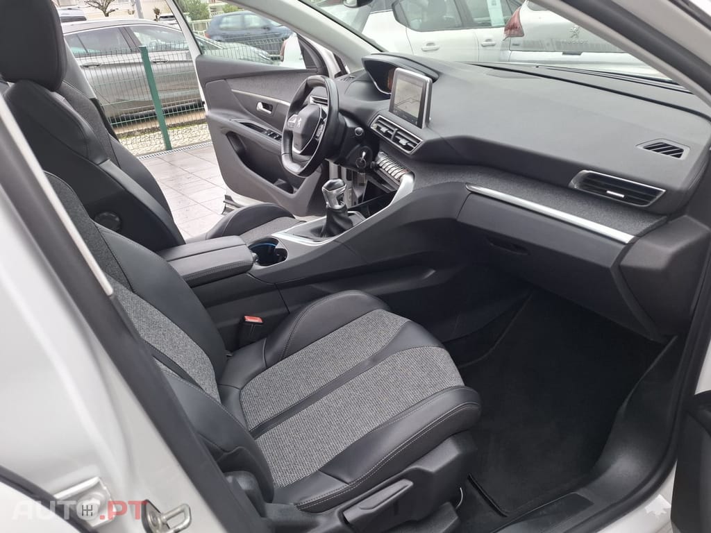 Peugeot 3008 1.2 PureTech Allure Pack