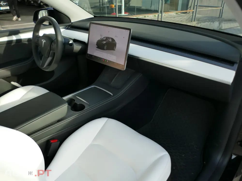 Tesla Model Y Standard