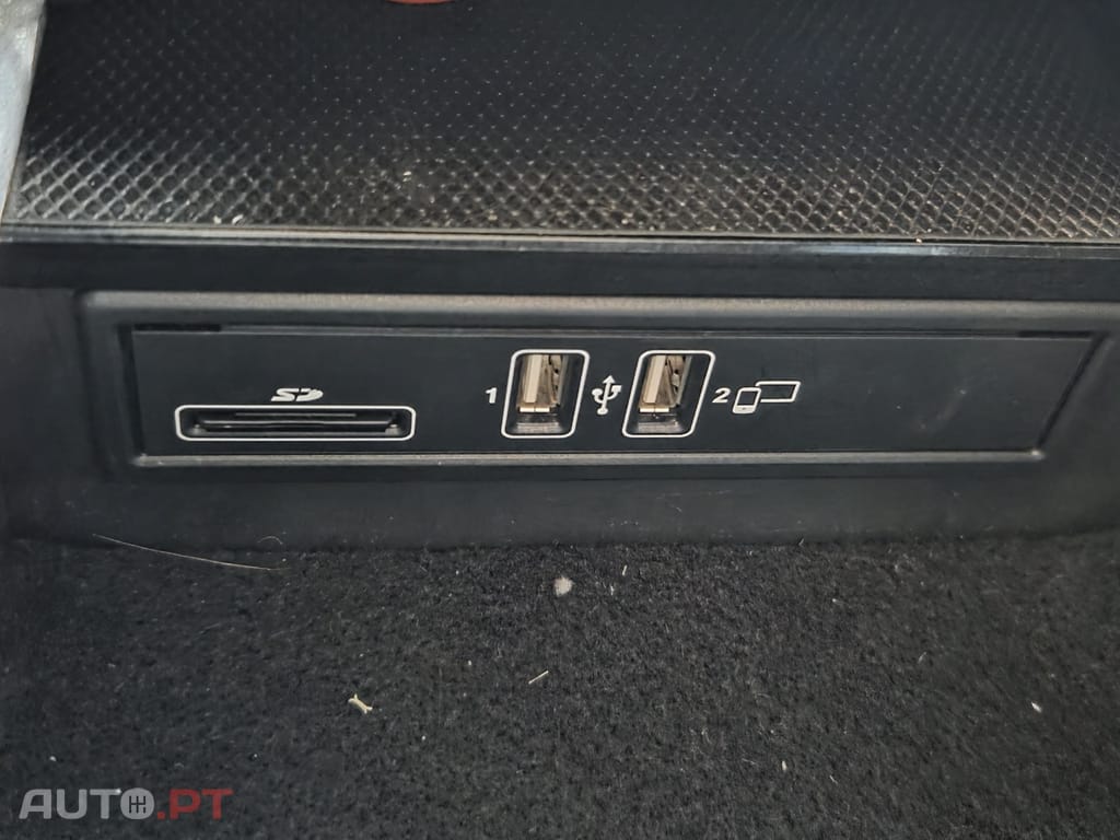 Mercedes-Benz C 300 de AMG-Line (Pack Night) - Burmester Audio, Multibeam, Airmatic, 19"