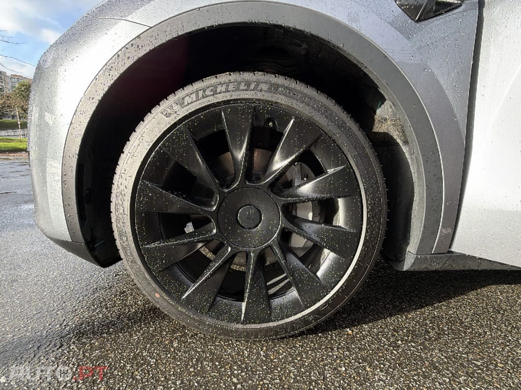 Tesla Model Y Long-Range RWD