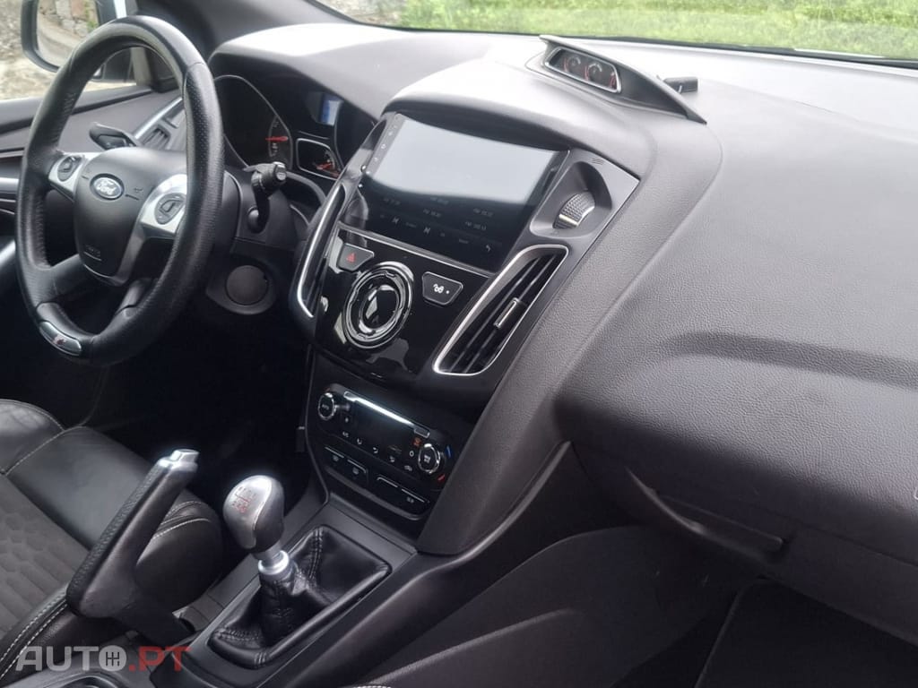 Ford Focus 2.0 EcoBoost ST c/ Pack Pele Desportiva