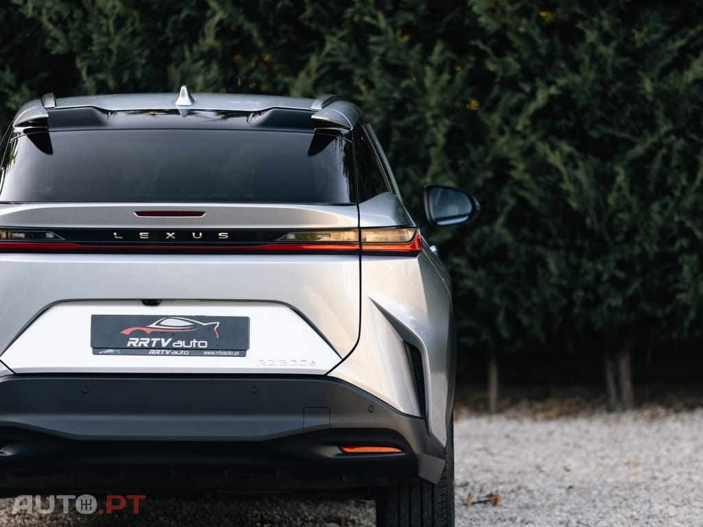 Lexus RZ Premium