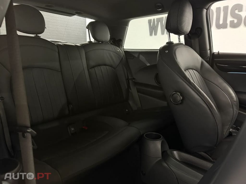 MINI Cooper Cooper SE Resolute Edition