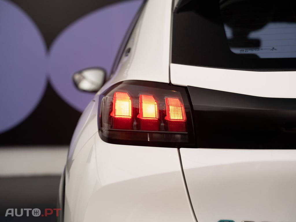 Peugeot E-208 50 kWh Active Pack