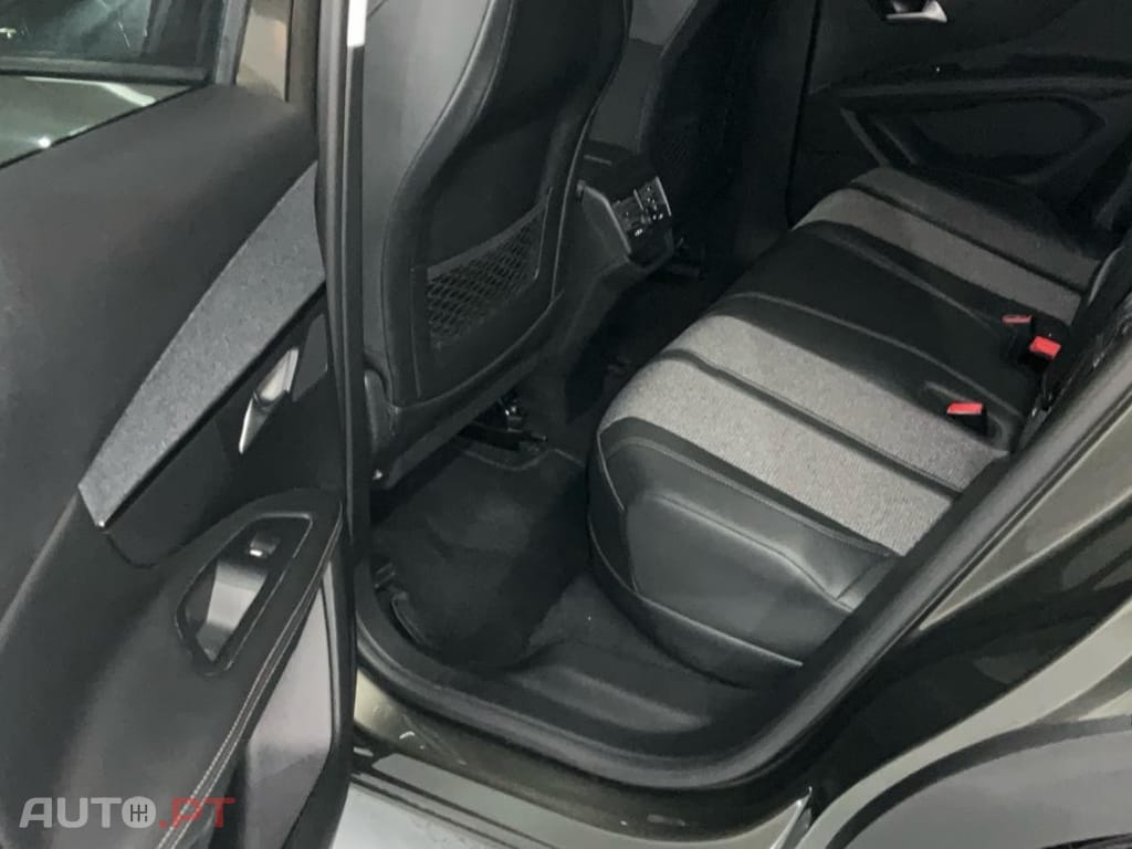 Peugeot 3008 1.6 Hybrid Allure e-EAT8