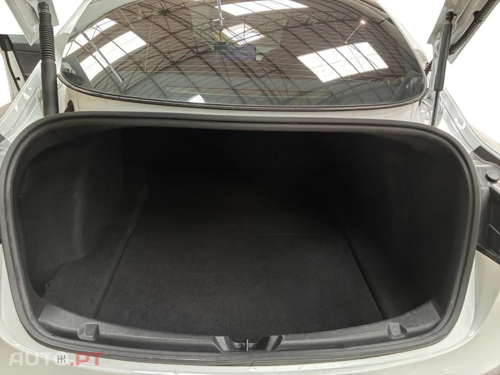 Tesla Model 3 Standard Range Plus RWD