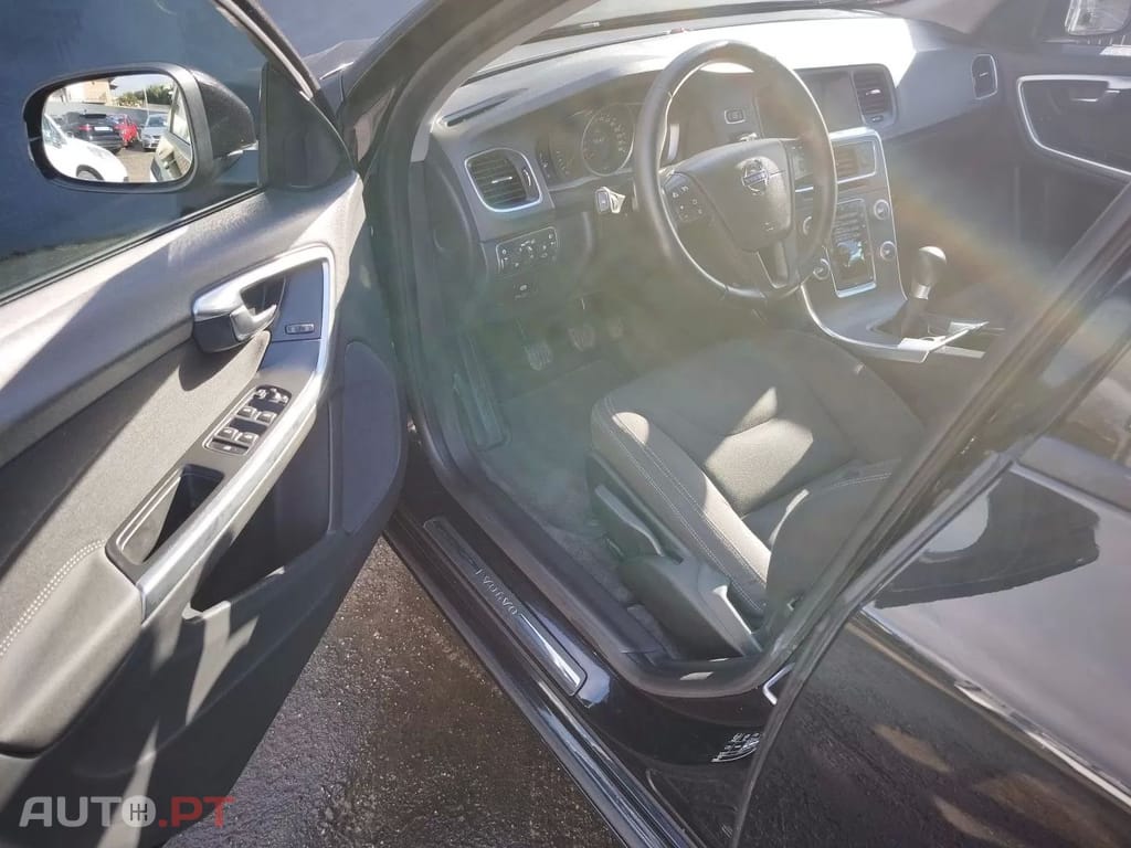 Volvo V60 1.6 D2 Momentum Eco