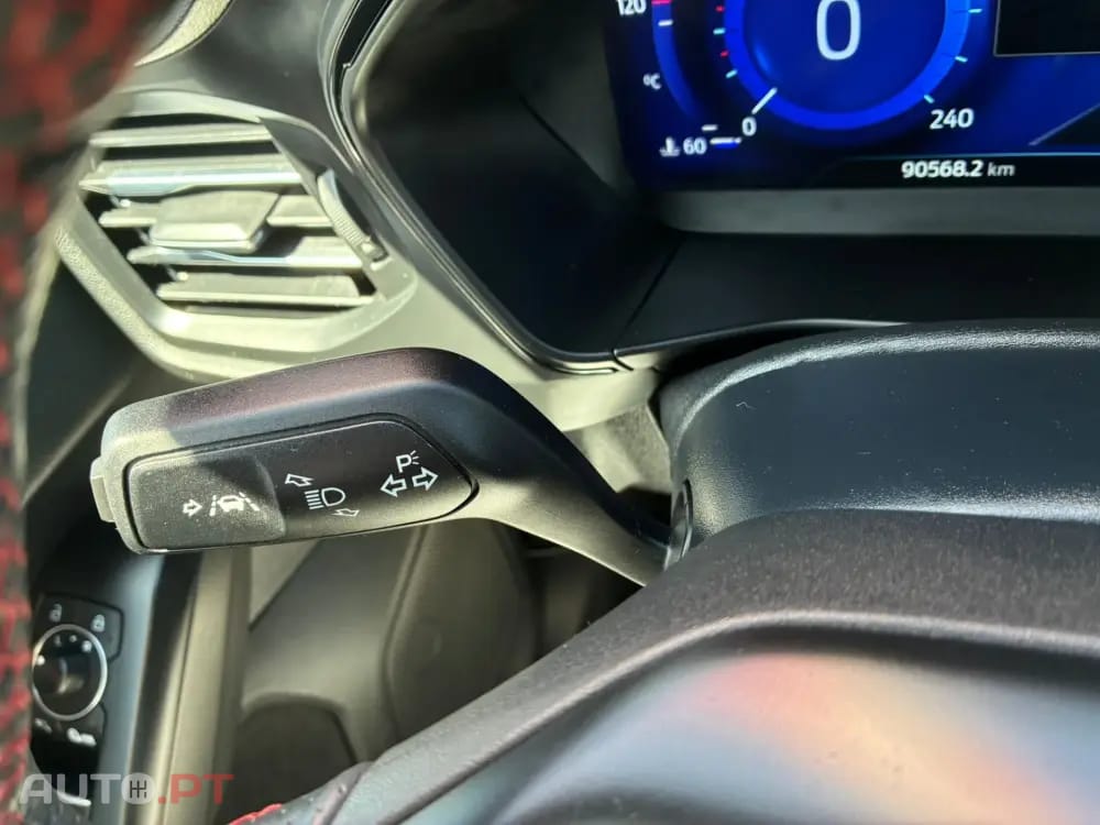 Ford Focus 1.0 EcoBoost Mild-Hybrid ST-Line X