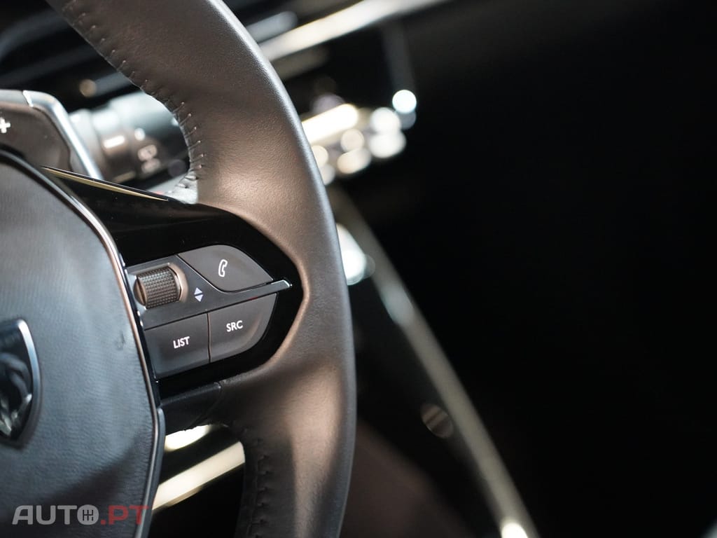 Peugeot 2008 1.2 Hybrid Allure e-DCS6