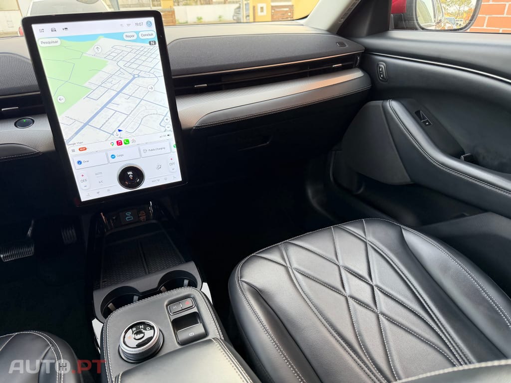 Ford Mustang Mach-E Standard • 75,7 kWh • 294 CV