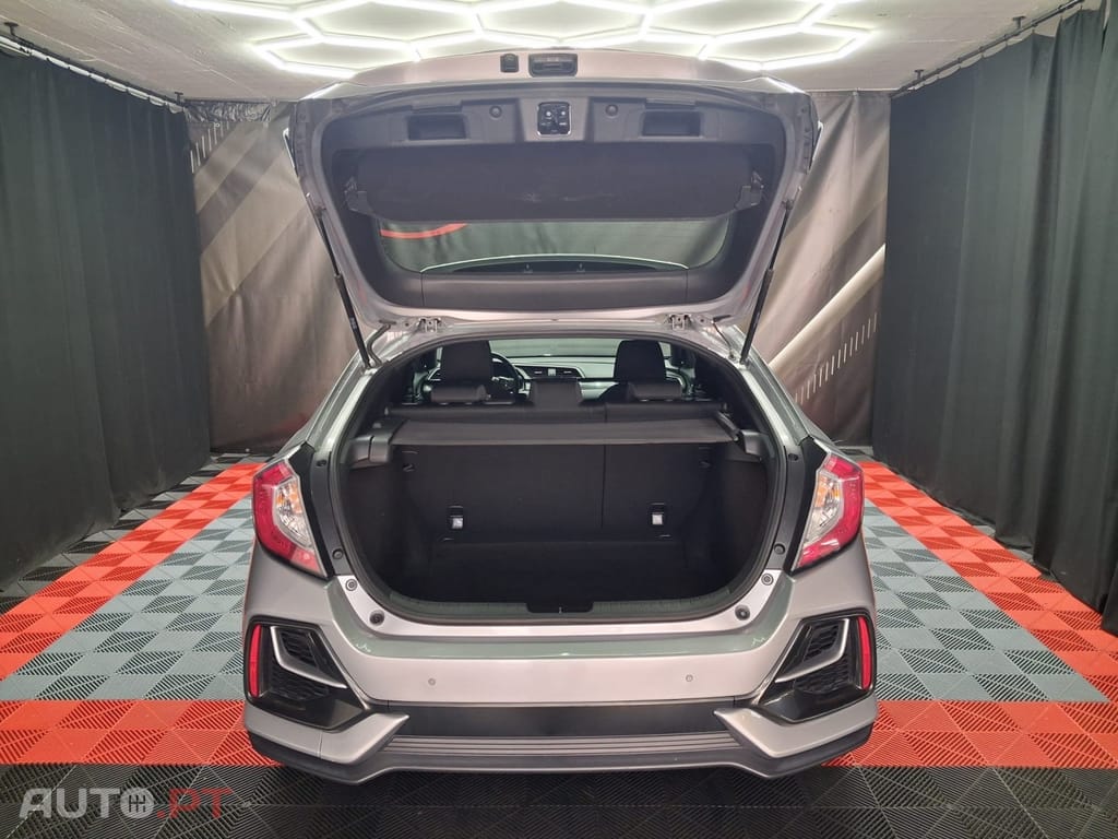 Honda Civic 1.0 i-VTEC Elegance CVT