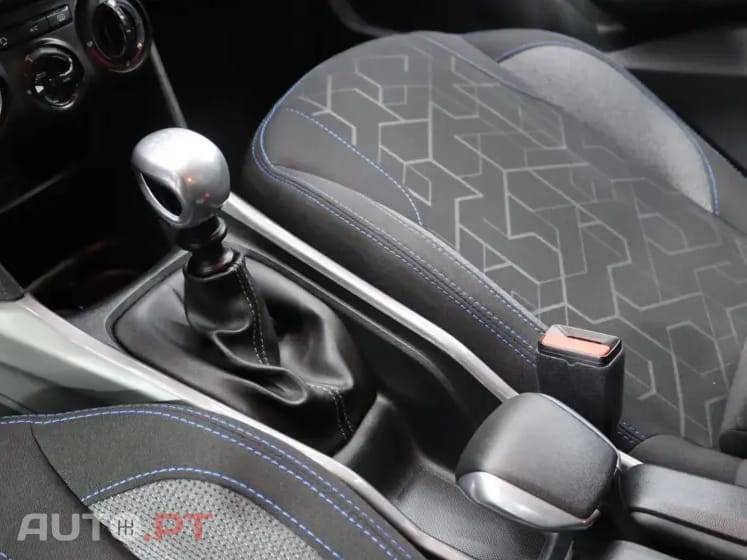 Peugeot 2008 1.5 BlueHDi Style — fotografia 14