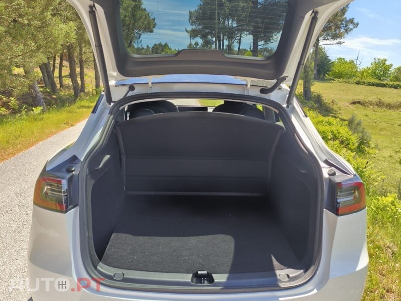 Tesla Model Y RWD