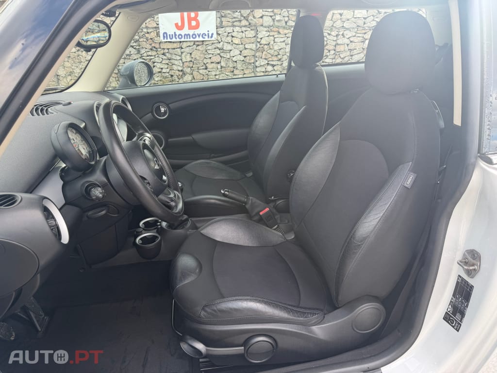 MINI Cooper Cooper D