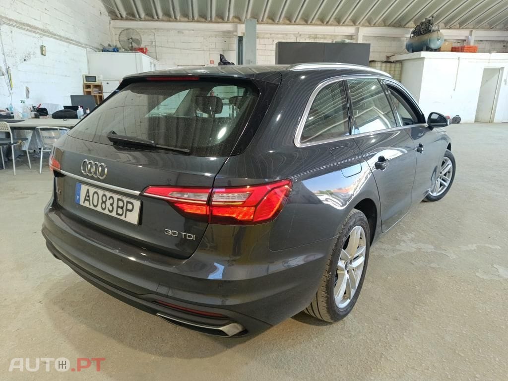 Audi A4 Avant 30 TDI S tronic