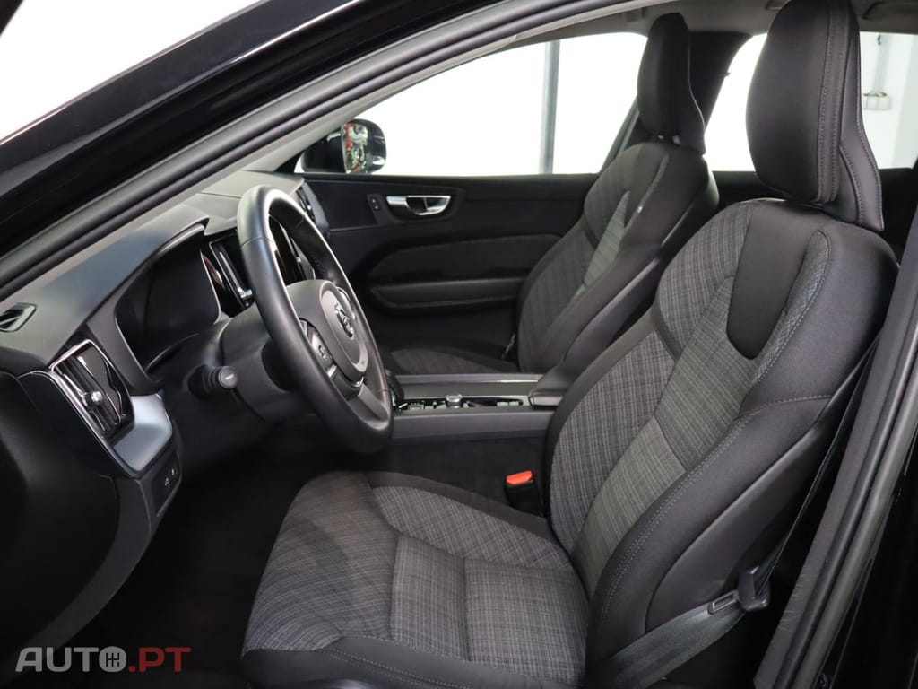 Volvo XC60 2.0 T6  AWD PHEV Core Auto
