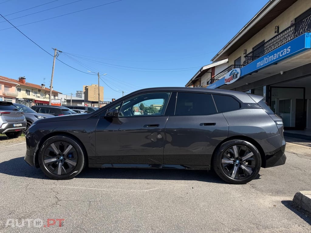 BMW iX xDrive 50 Pack Desportivo
