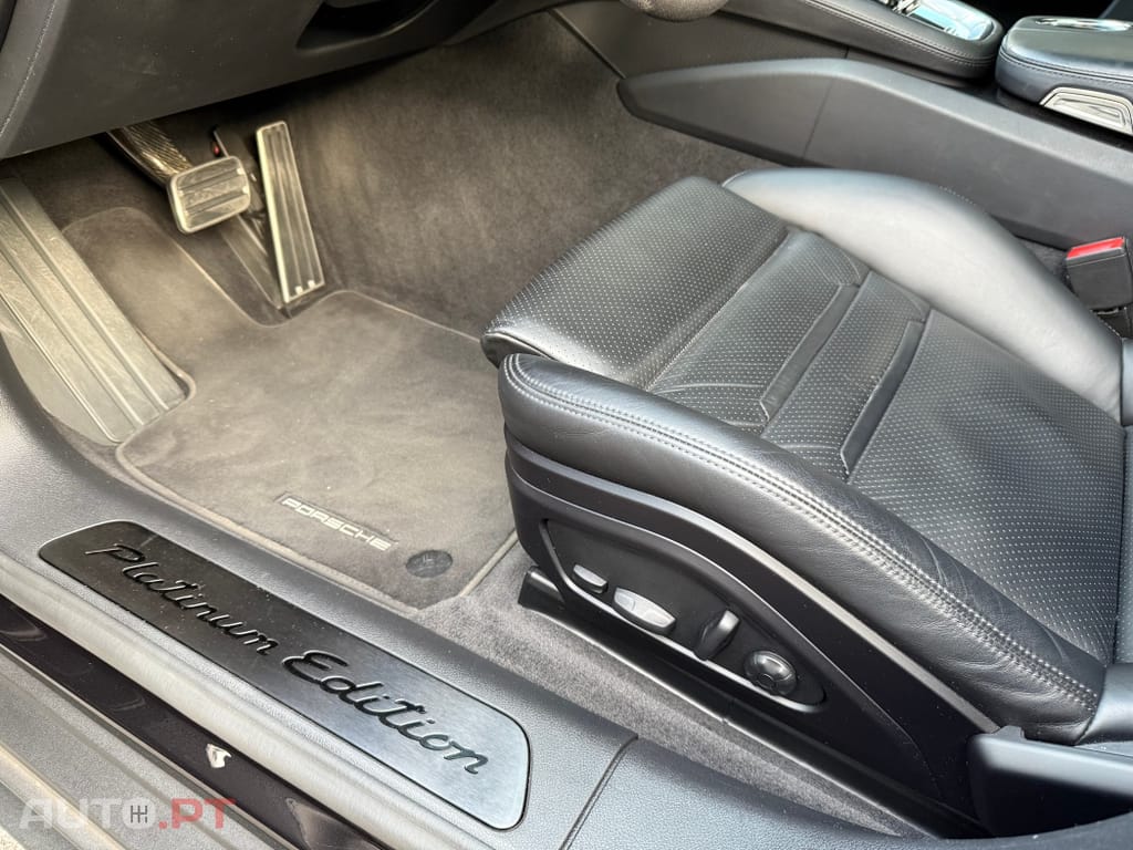 Porsche Panamera 4 E-Hybrid Platinum Edition