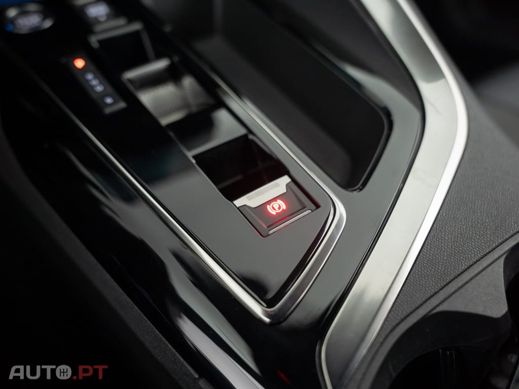 Peugeot 3008 1.6 Hybrid Allure e-EAT8