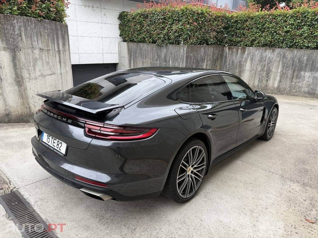 Porsche Panamera 4 E-Hybrid Platinum Edition
