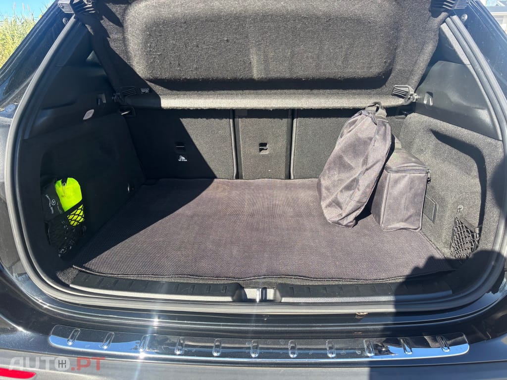 Mercedes-Benz EQA 250 Electric Art