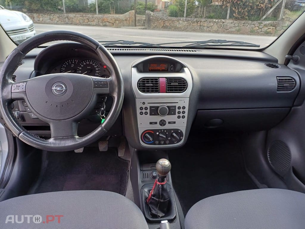 Opel Corsa 1.2 Twinport Essentia