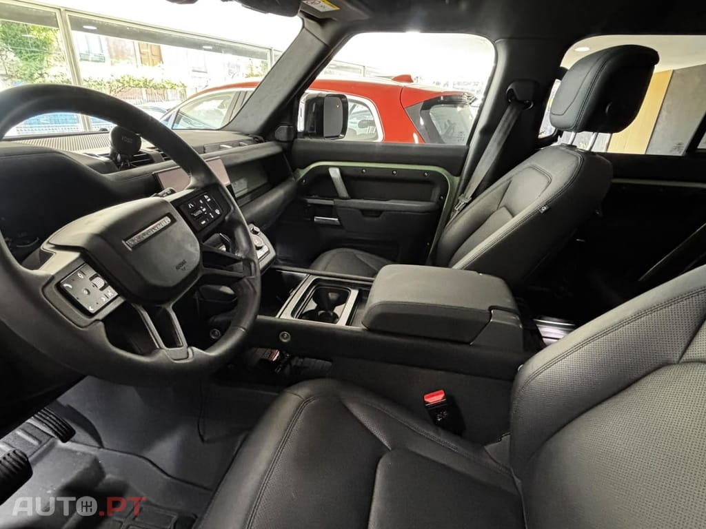 Land Rover Defender 2.0 P300e 110 AWD Trophy Edition Deep Sandglow