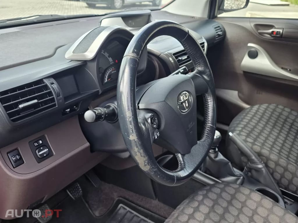 Toyota iQ 1.0 VVT-i