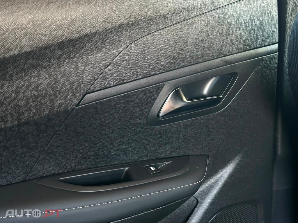 Peugeot E-208 50 kWh Allure Pack