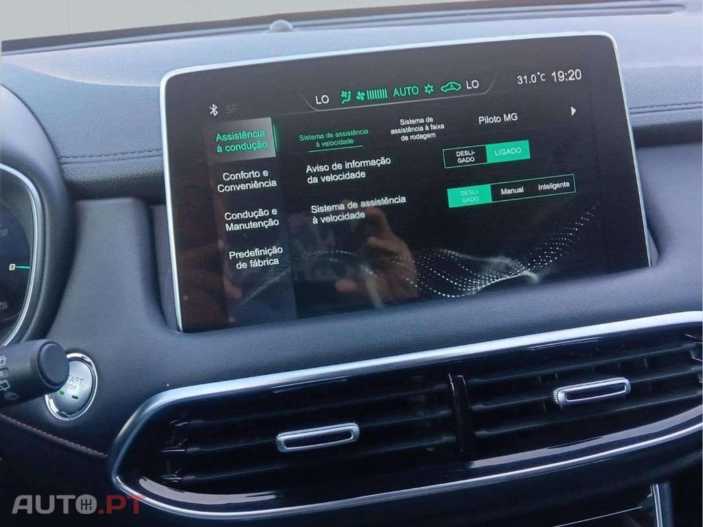 MG EHS LUXURY PHEV