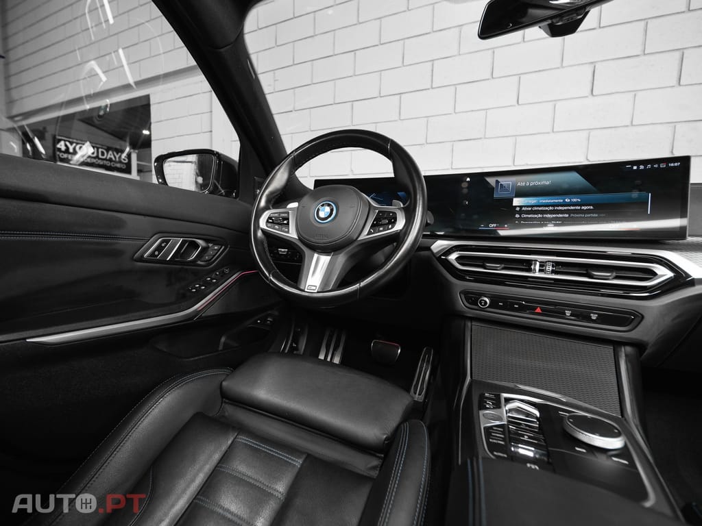 BMW 330 e Touring Pack M Auto