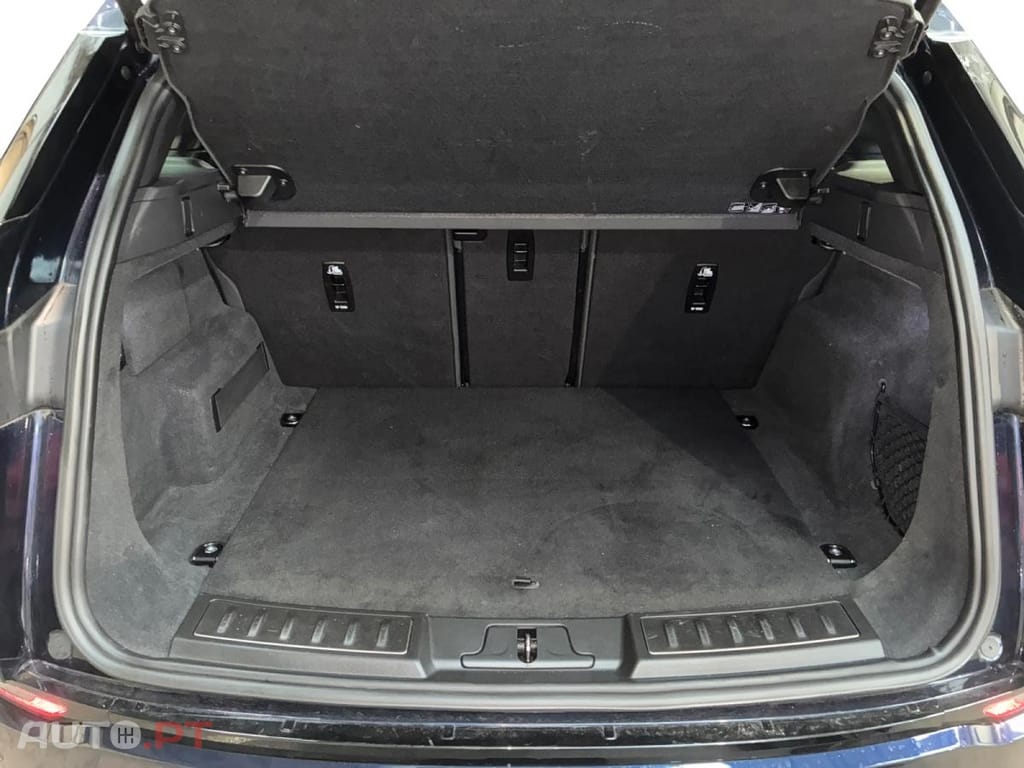 Land Rover Evoque P300e R-Dynamic S