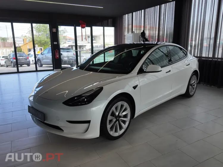 Tesla Model 3 Standard Range Plus RWD