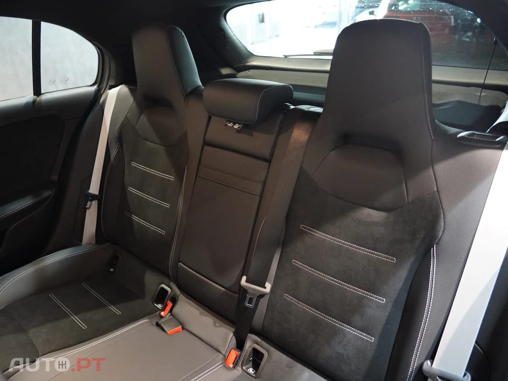 Mercedes-Benz A 250 e AMG Line