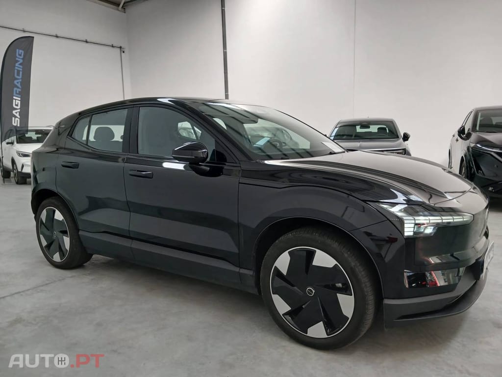 Volvo EX30 69 kWh Single Motor Extended Range Black Edition