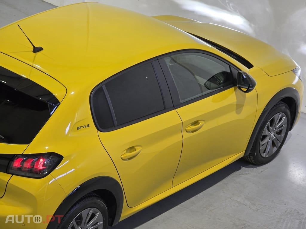 Peugeot E-208 50 kWh Style