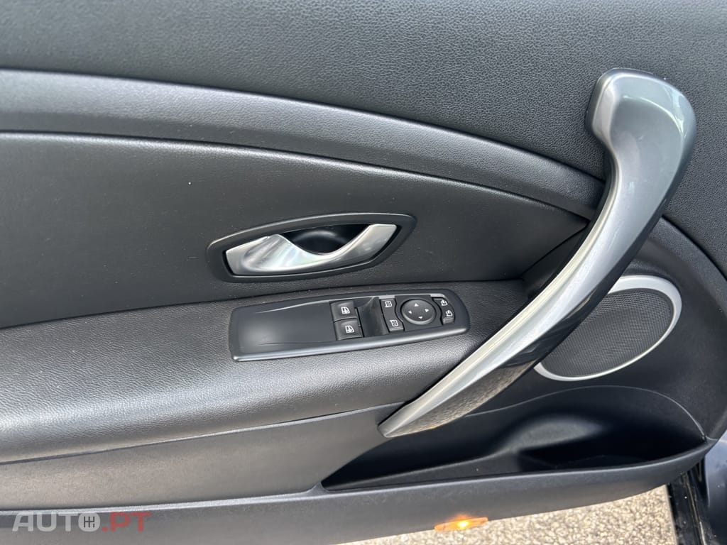 Renault Mégane Coupe 1.5 dCi Dynamique S — fotografia 7