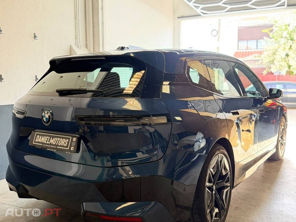 BMW iX xDrive 40