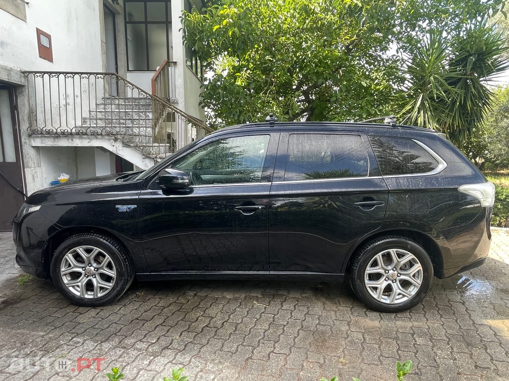 Mitsubishi Outlander PHEV+GPL